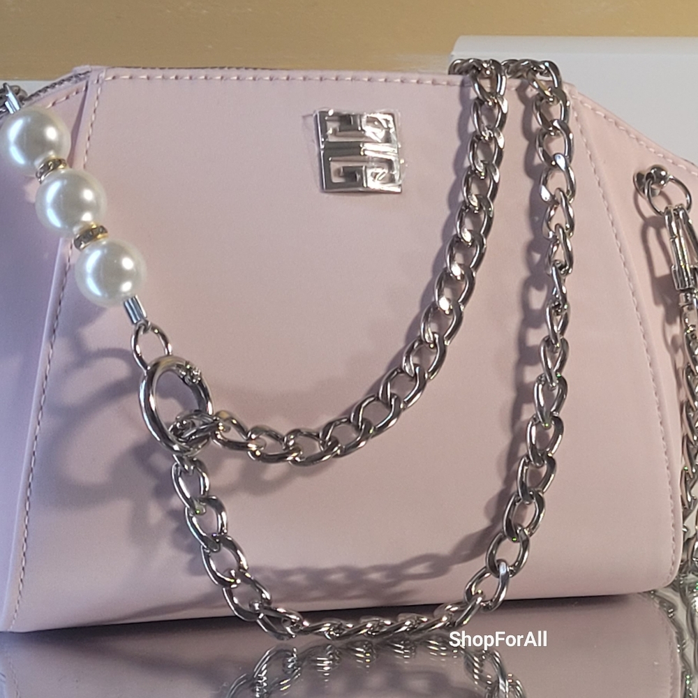 Givenchy - Picture 16 of 16